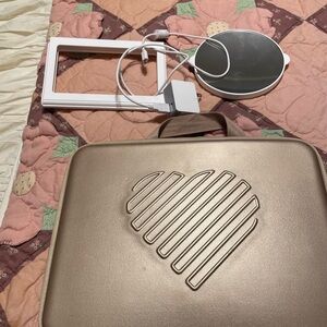 Riki accessories.  Stand travel case magnifying mirror and charger